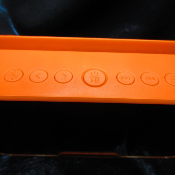 Retro Boom Box Bluetooth Speaker and Alarm Clock Nick Box EXCLUSIVE Summer 2021 - Picture 2 of 7